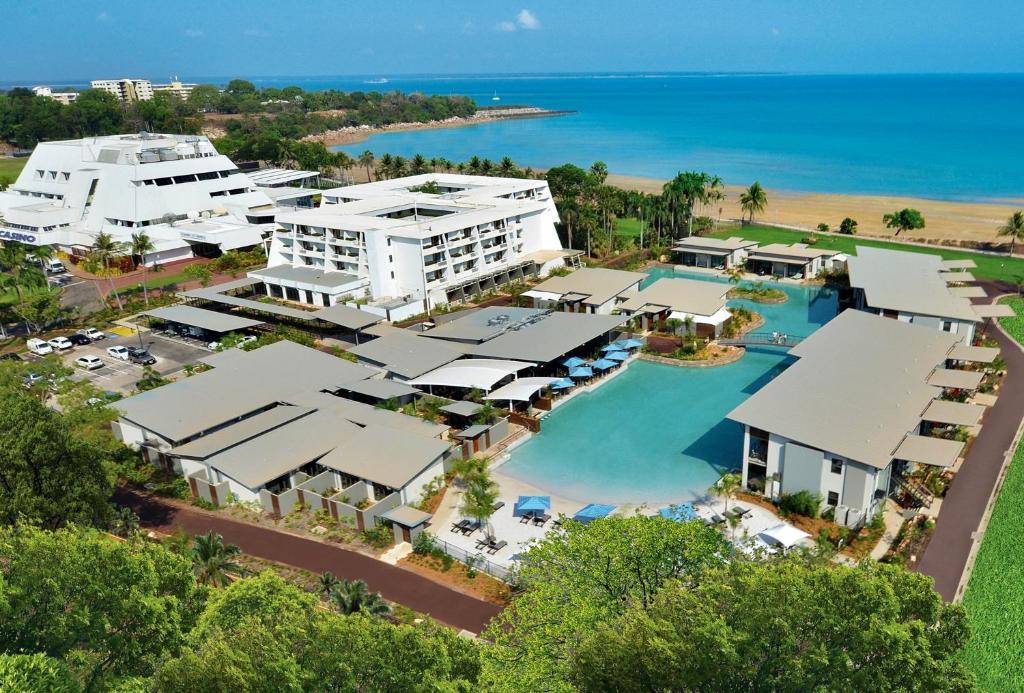 Tropical beachside resort atmosphere at Mindil Beach in Darwin