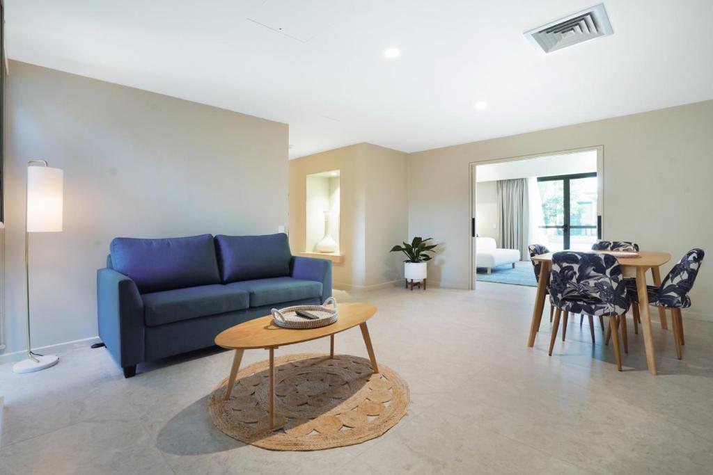 Ocean view room with coastal Darwin atmosphere